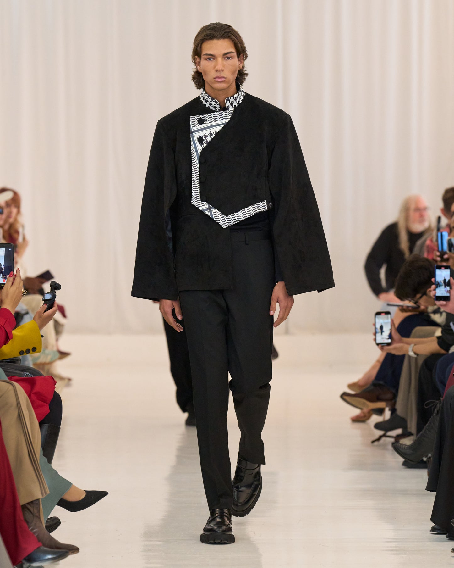 Athari Safar Structured Overlayer