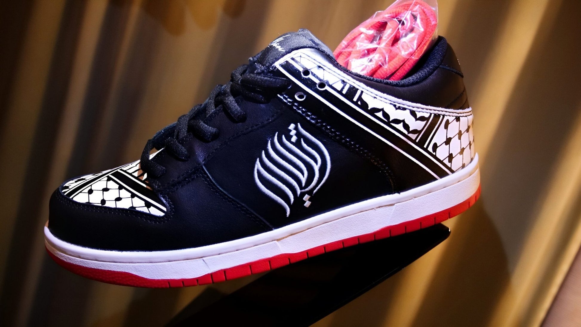 Victory Force 1 | Keffiyeh Sneakers Low Top - AthariWear